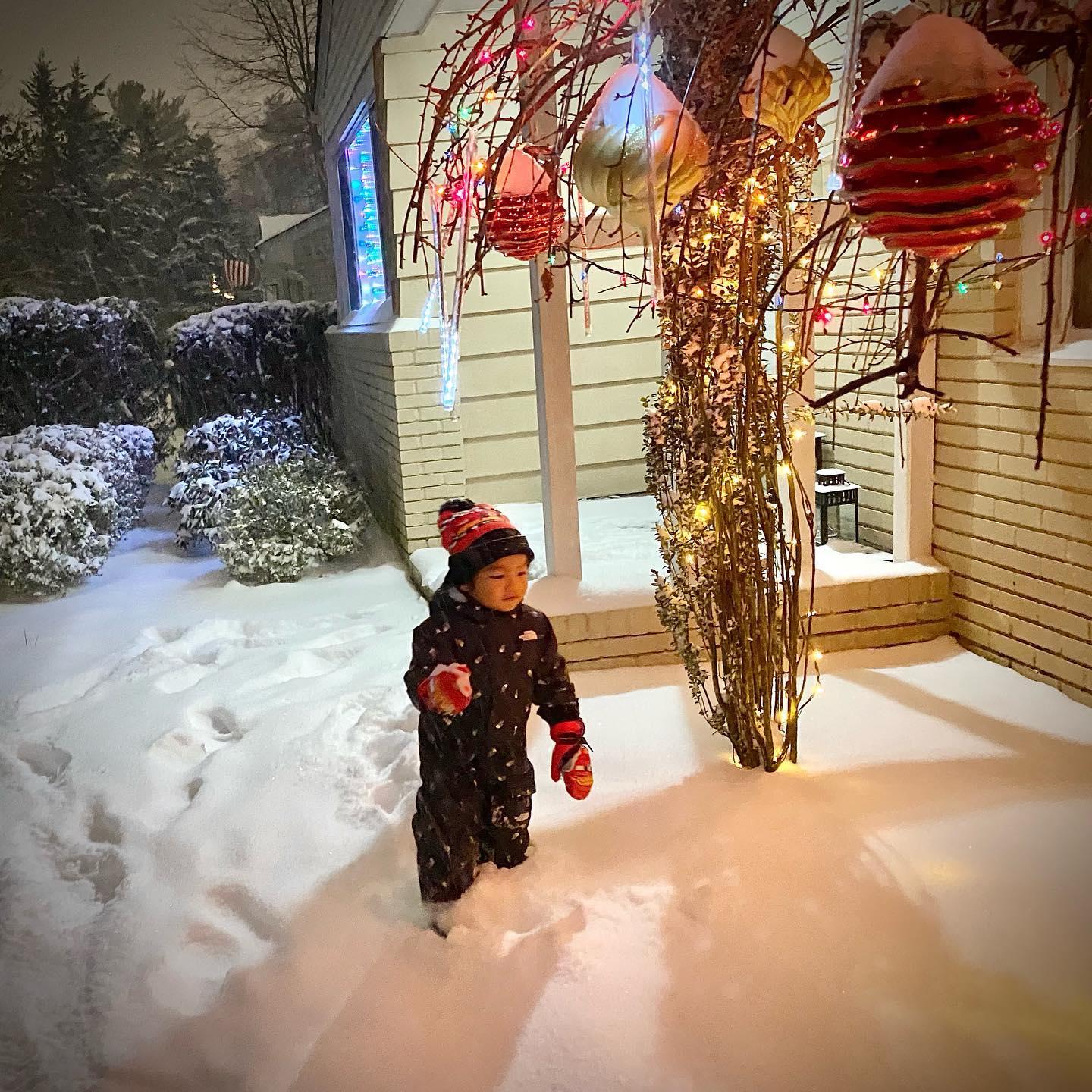 This image has an empty alt attribute; its file name is preview