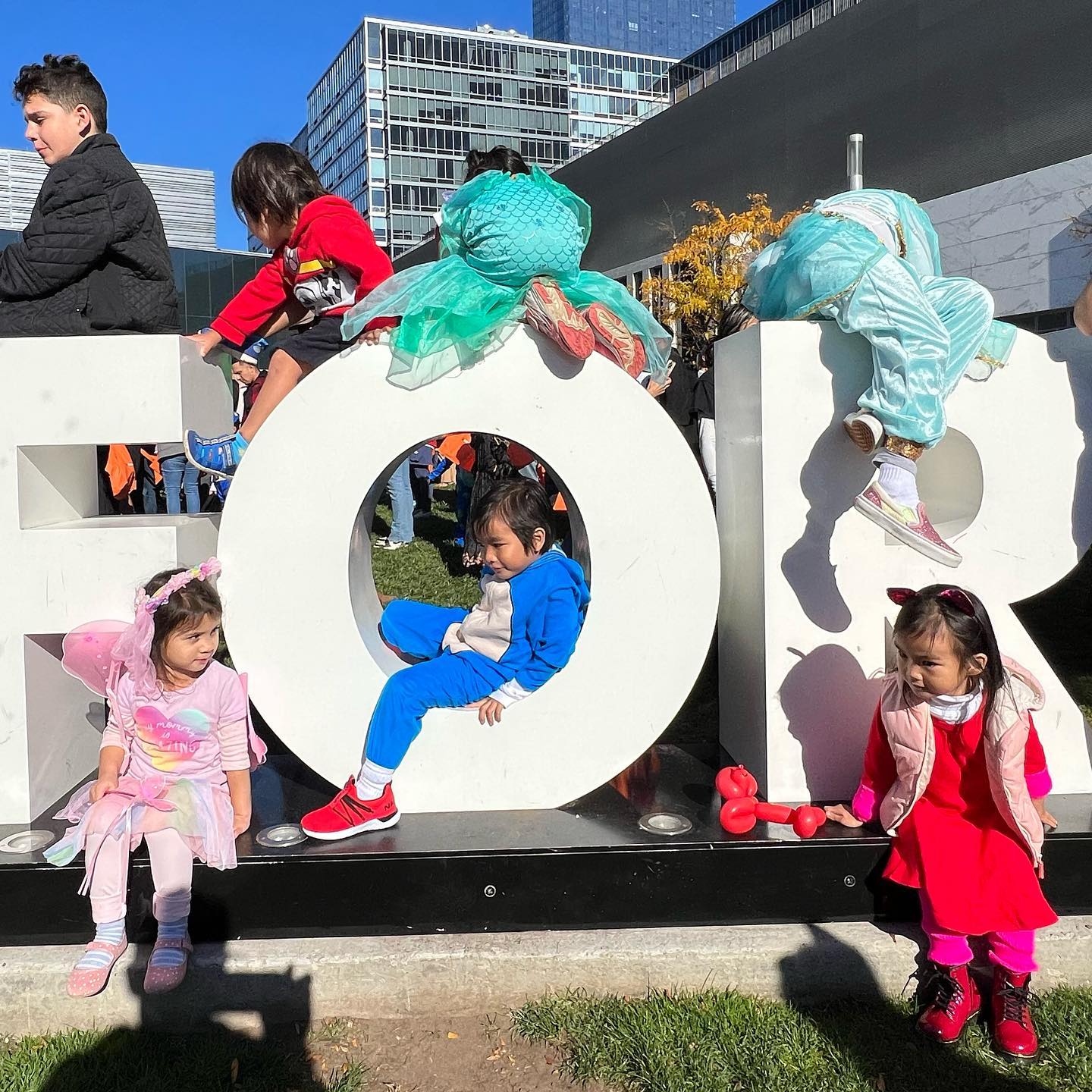 This image has an empty alt attribute; its file name is preview